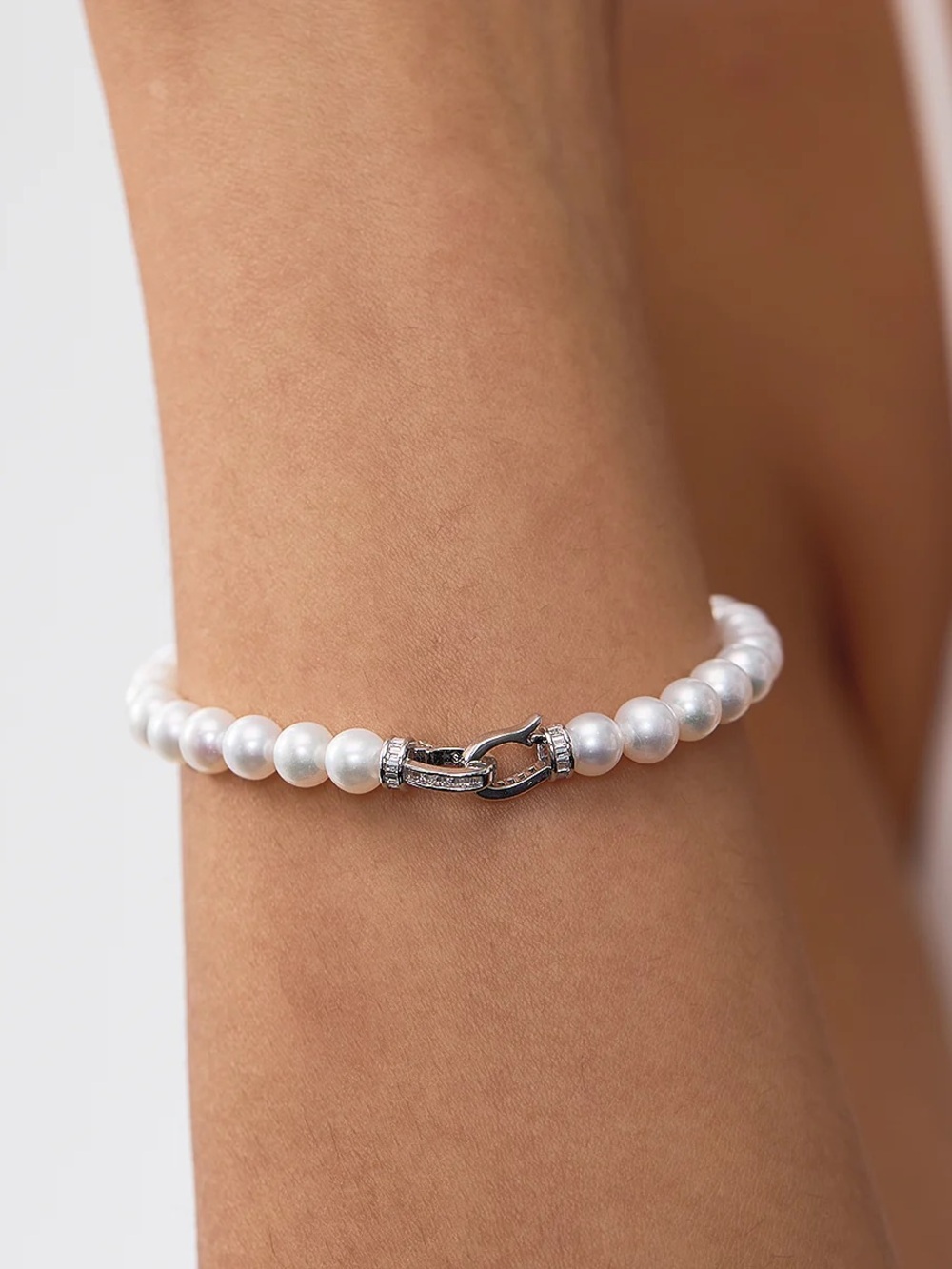Gingiberi Bare Loop Pearl Bracelet